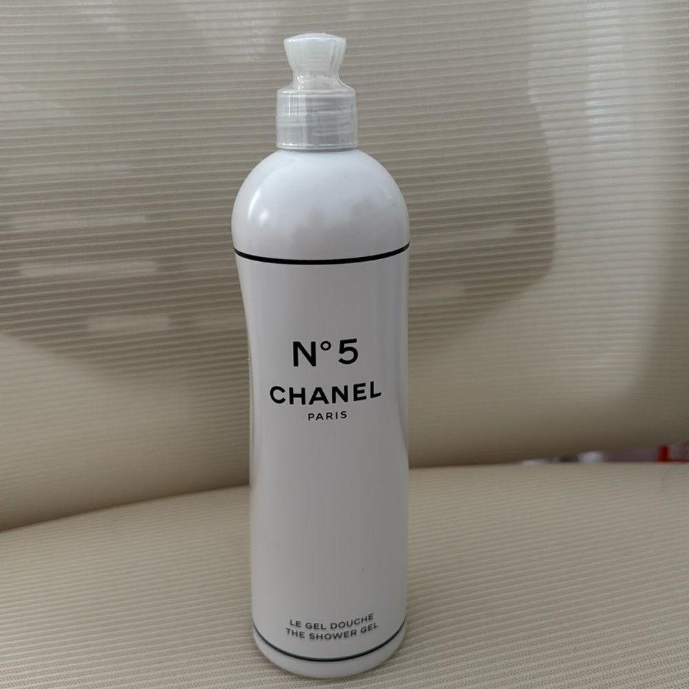 Chanel shower gel